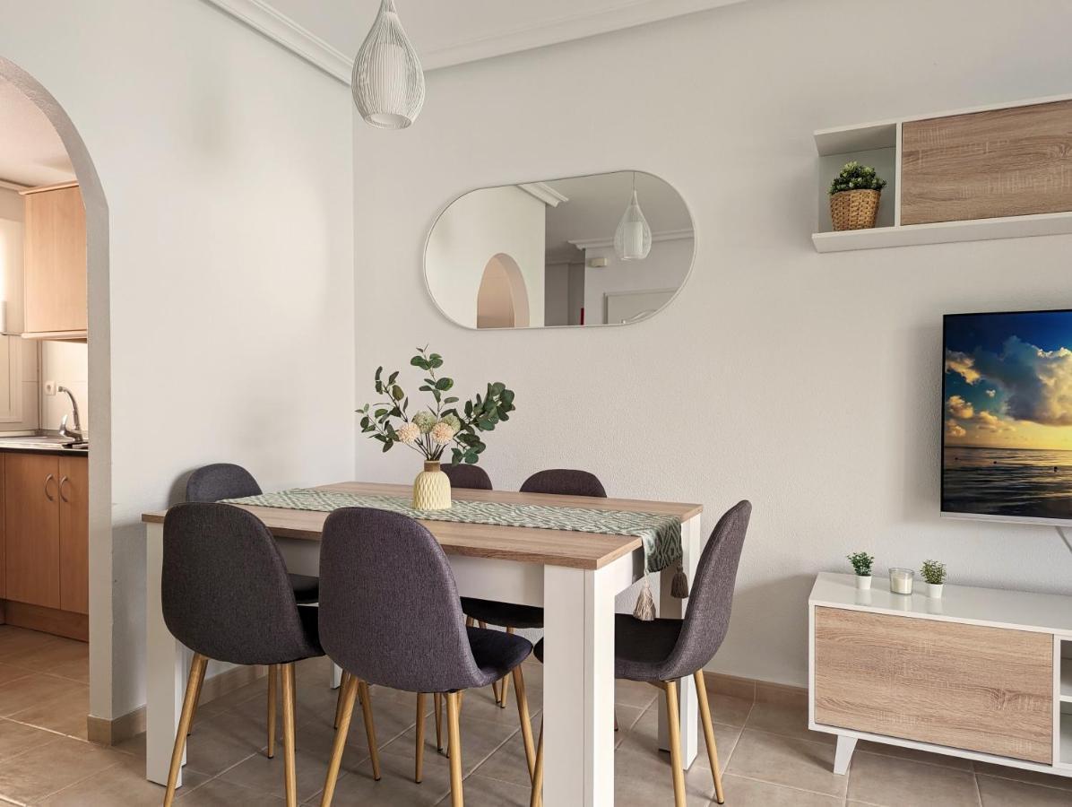 Apartamento Las Palmeras - Con Terraza, Barbacoa, Aire Acondicionado Y A 250M De La Playa! Los Alcázares Eksteriør billede