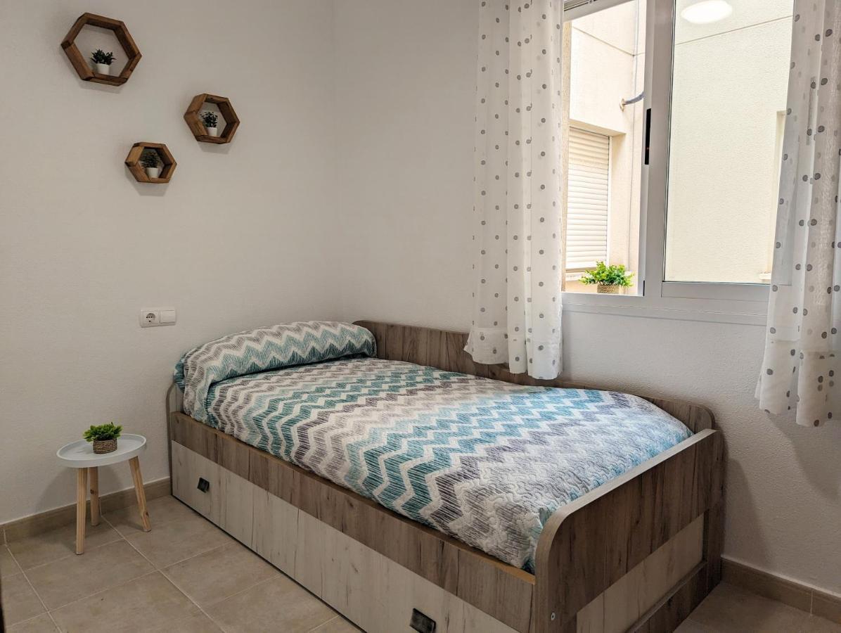 Apartamento Las Palmeras - Con Terraza, Barbacoa, Aire Acondicionado Y A 250M De La Playa! Los Alcázares Eksteriør billede