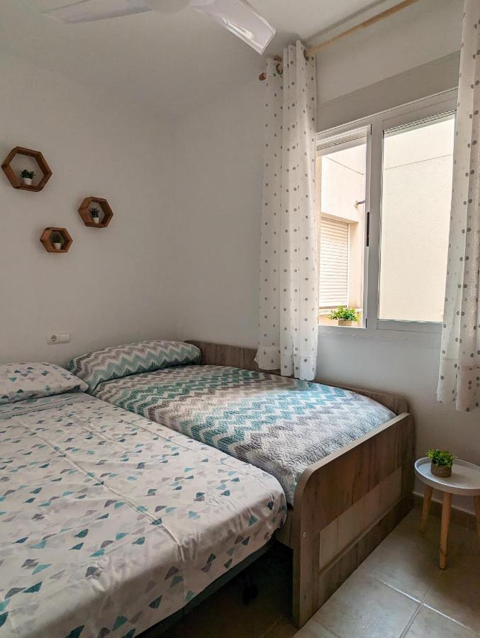 Apartamento Las Palmeras - Con Terraza, Barbacoa, Aire Acondicionado Y A 250M De La Playa! Los Alcázares Eksteriør billede