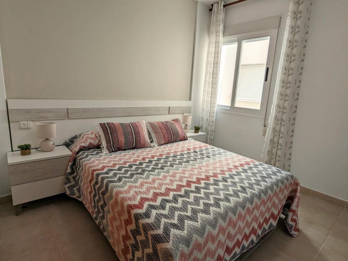 Apartamento Las Palmeras - Con Terraza, Barbacoa, Aire Acondicionado Y A 250M De La Playa! Los Alcázares Eksteriør billede